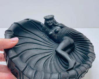 ヴィンテージ ココ ジョーのフラガール 灰皿：黒溶岩ティキ