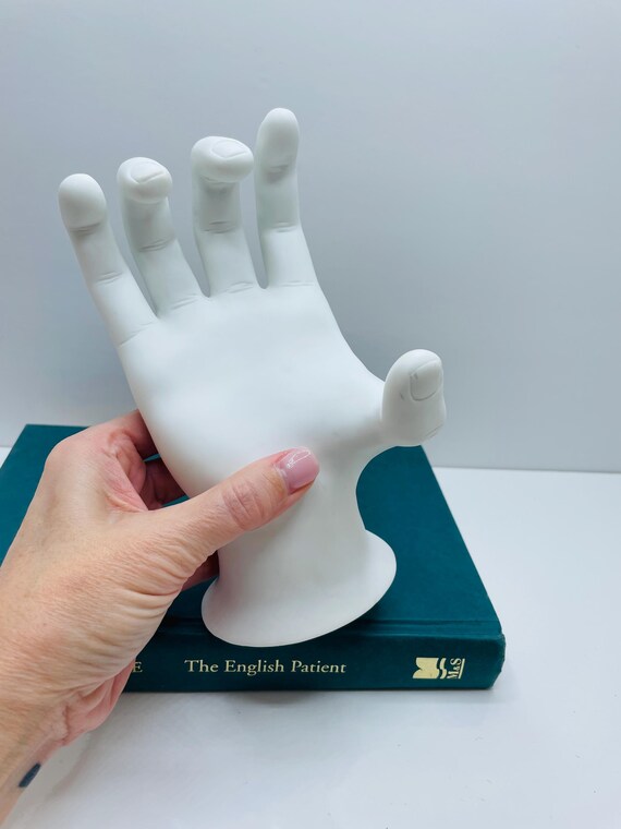 白い樹脂製の手彫り像：Luyesa Design ジュエリーホルダー - Etsy 日本