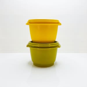 Vintage MCM Tupperware Servalier Bowls 886, Yellow and Green, Starburst Lid Food Storage Container Mod Retro Kitchen