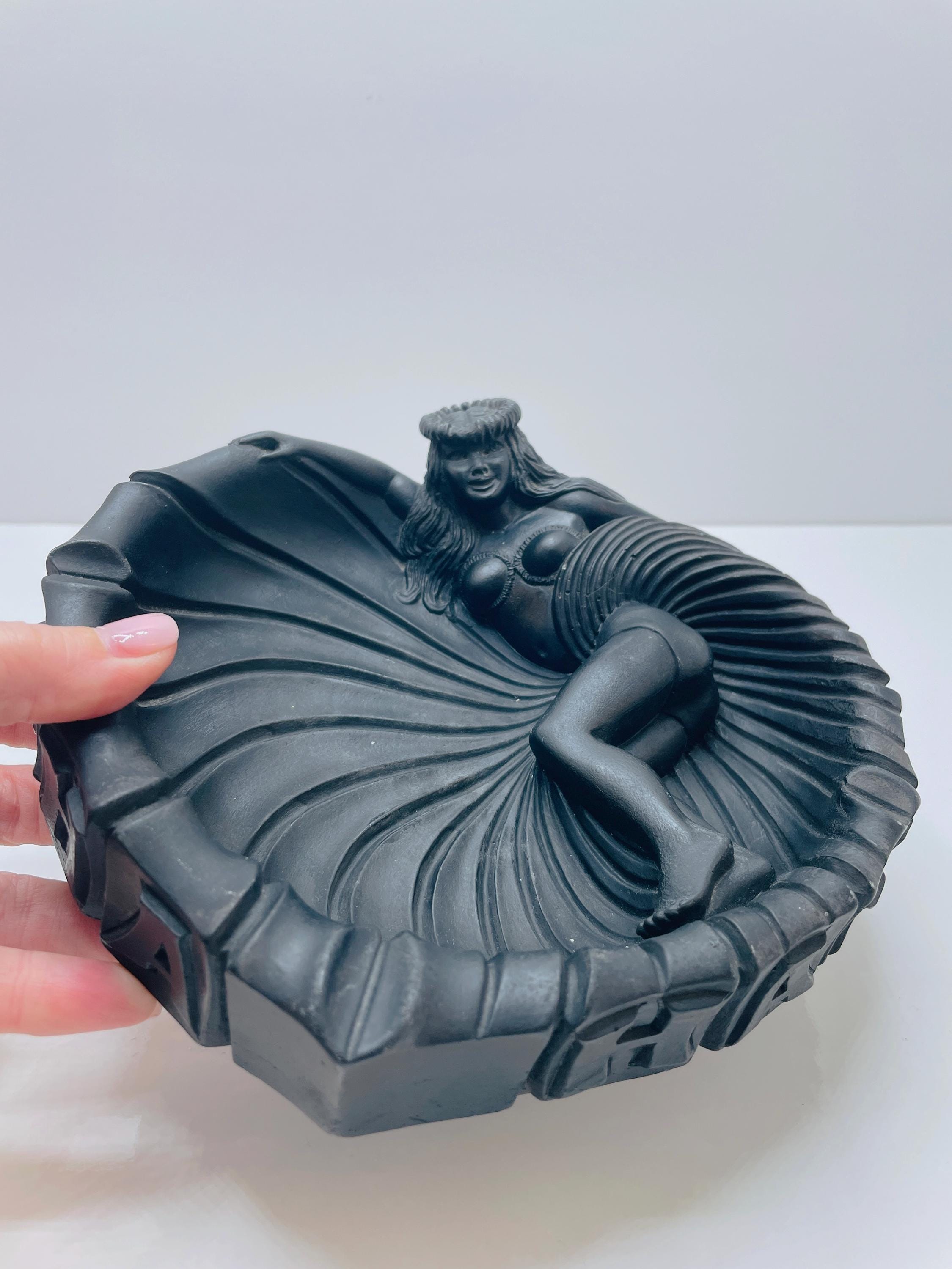 ヴィンテージ ココ ジョーのフラガール 灰皿：黒溶岩ティキ