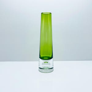 ヴィンテージミッドセンチュリーハンドブロースタジオアートガラス | スカンジナビアAseda Glasbrukティアドロップ花瓶Bo Borgstrom – バブルベース付きグリーンガラス