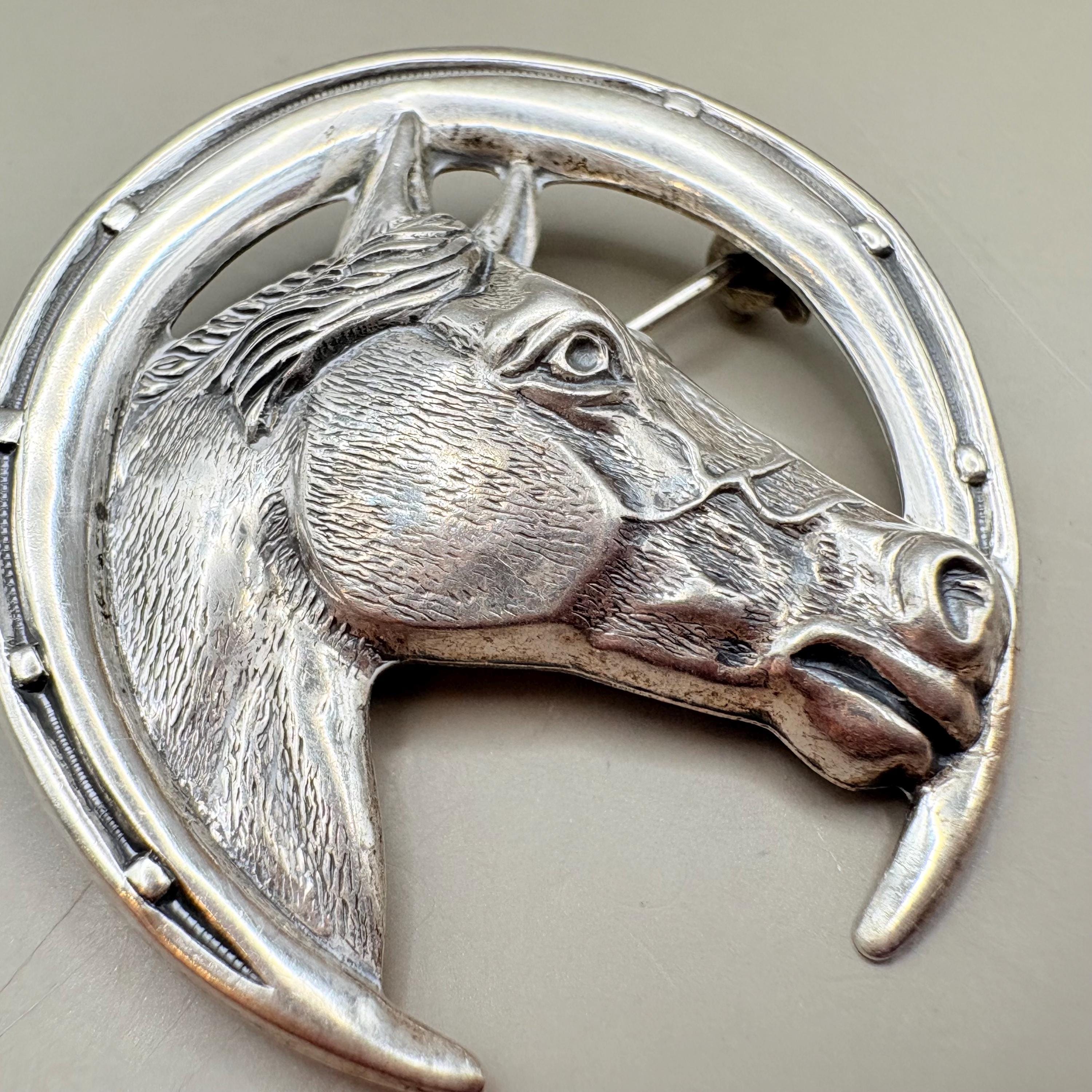 英国製　馬ブローチ　ビンテージ品 英国イギリス製1890年製ヴィクトリアンアンティーク馬蹄鉄ホース