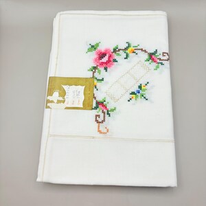 Vintage Rare Cotton Hand Embroidered Floral Motif Tablecloth Set 7 Pcs Square 41.5” X 41.5 New condition Retro Home Decor