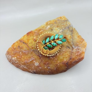 Vintage Signed Hobe Gold Mesh Brooch – Green Art Glass Leaf Spray – Rhinestone Accent – Mid-Century Statement Jewelry 2 inch