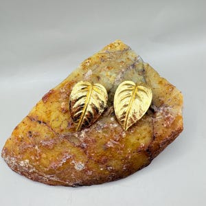 Vintage Trifari Leaf Clip-On Earrings, Gold Tone Textured Statement Jewelry, 1960s Bold Hammered Mid-Century Retro Earrings Gift