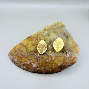 Vintage Trifari Leaf Clip-On Earrings, Gold Tone Textured Statement Jewelry, 1960s Bold Hammered Mid-Century Retro Earrings Gift