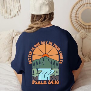 詩篇84:10 クリスチャンスウェットシャツ、自然グラフィックマウンテンリバー