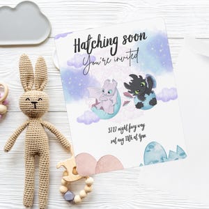 Paquete de invitaciones para baby shower o fiesta de revelación de género de Cómo entrenar a tu dragón Furia Nocturna con invitación, tarjeta de agradecimiento, voto para niño o niña y menú