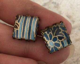 Kimono print stud earrings blue lace edge bezel