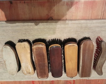Un juego de 7 cepillos para zapatos viejos Francia alrededor de 1930 hasta 1960