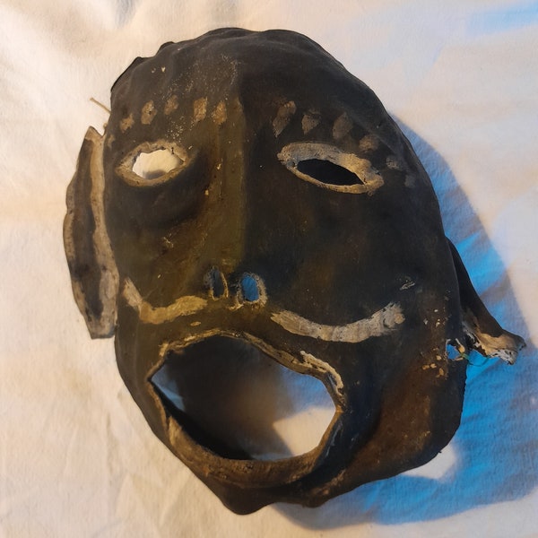 Beau masque Nepalais ancien en cuir peint Nepal fin 19 eme siècle