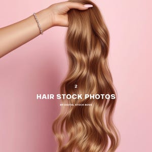 Peut inclure: Une mèche de cheveux ondulés brun clair est tenue sur un fond rose. Les cheveux présentent des reflets et des ombres, créant un aspect naturel. Le texte "HAIR STOCK PHOTOS" est affiché en blanc.