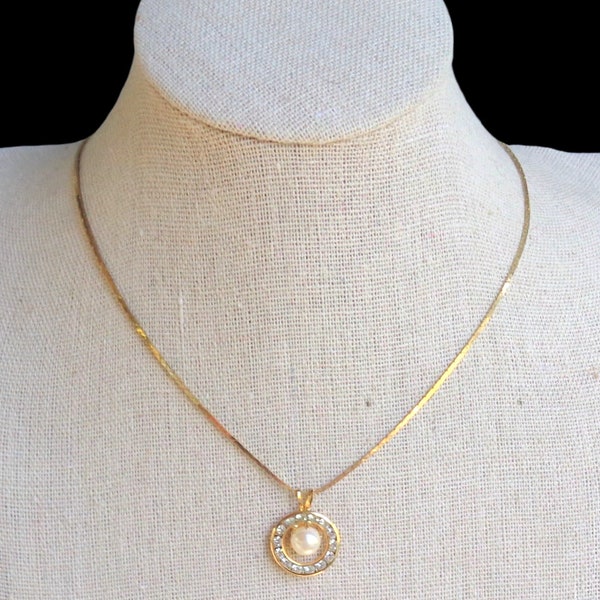 Vtg Vintage Gold Tone Metal Round Circle Pendant Necklace Faux Pearl Crystal Rhinestones 18" Chain Princess Womens Costume Jewelry