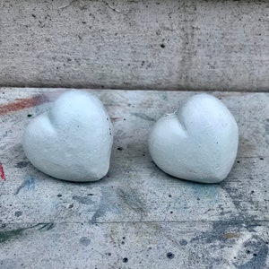 Metal heart shaped furniture handle in white