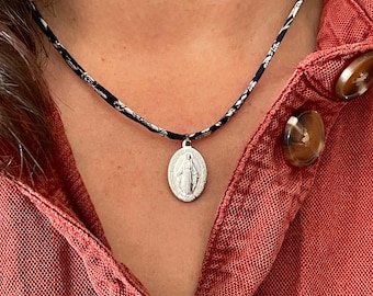 Zilveren ketting met wonderbaarlijke medaille + vrijheidskoord naar keuze