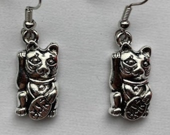 Manekineko Beckoning Cat Earrings |   Japanese cat figurine for a good luck and for bussiness
