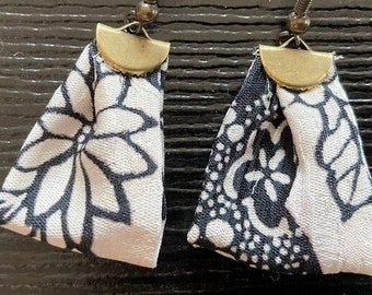 Kimono fabric Earrings | monochrome , Komon , Small patterns Kimono fabric