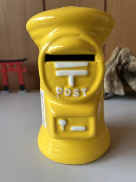 陶器ポスト貯金箱 黄色 ポスト型貯金箱座布団付き20cm(黄）(黄)｜郵便