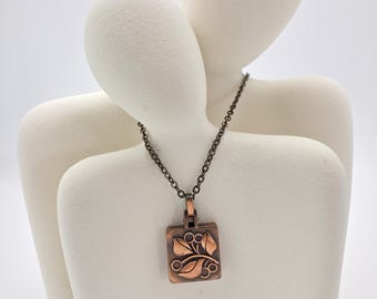 Vintage Copper Floral Locket Necklace with Etched Botanical Design on Antique Chain – Timeless Jewelry Gift for Her