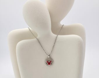 Collier et pendentif Disney signés vintage, chaîne boule argentée, tête de Mickey en émail rouge, détails de strass, bijoux Disney classiques