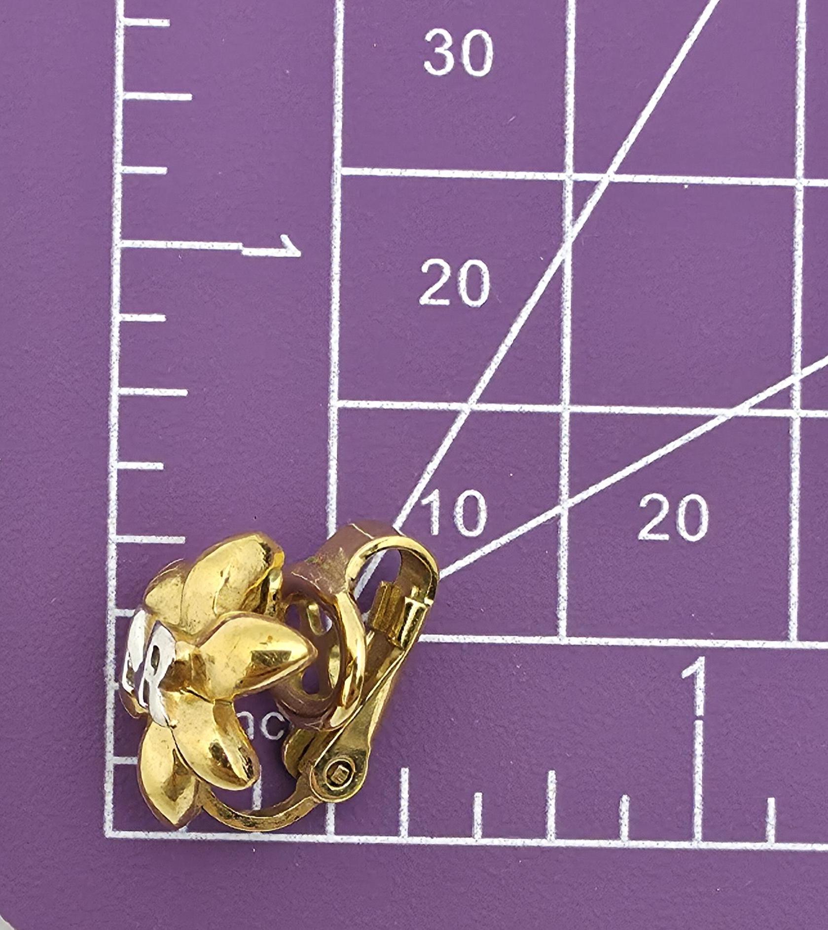Boucles D'oreilles Clips Nina Ricci Style Fleur - Doré Acier, Occasion