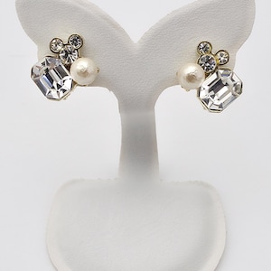 Vintage Signed Disney Screw Clip Earrings with Faux Pearls & Crystals – Elegant Retro Mickey-Inspired Jewelry – Gold Tone – Rare Find
