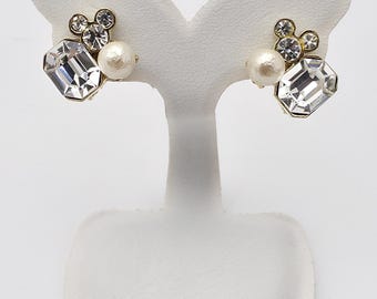 Vintage Signed Disney Screw Clip Earrings with Faux Pearls & Crystals – Elegant Retro Mickey-Inspired Jewelry – Gold Tone – Rare Find