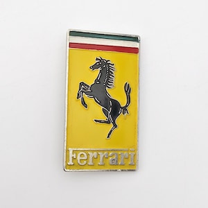 Ferrari-märkesbrosch – Skrev Takashi Toguchi Showa 52 (1977) Vintage-utseende | Gemillavintage