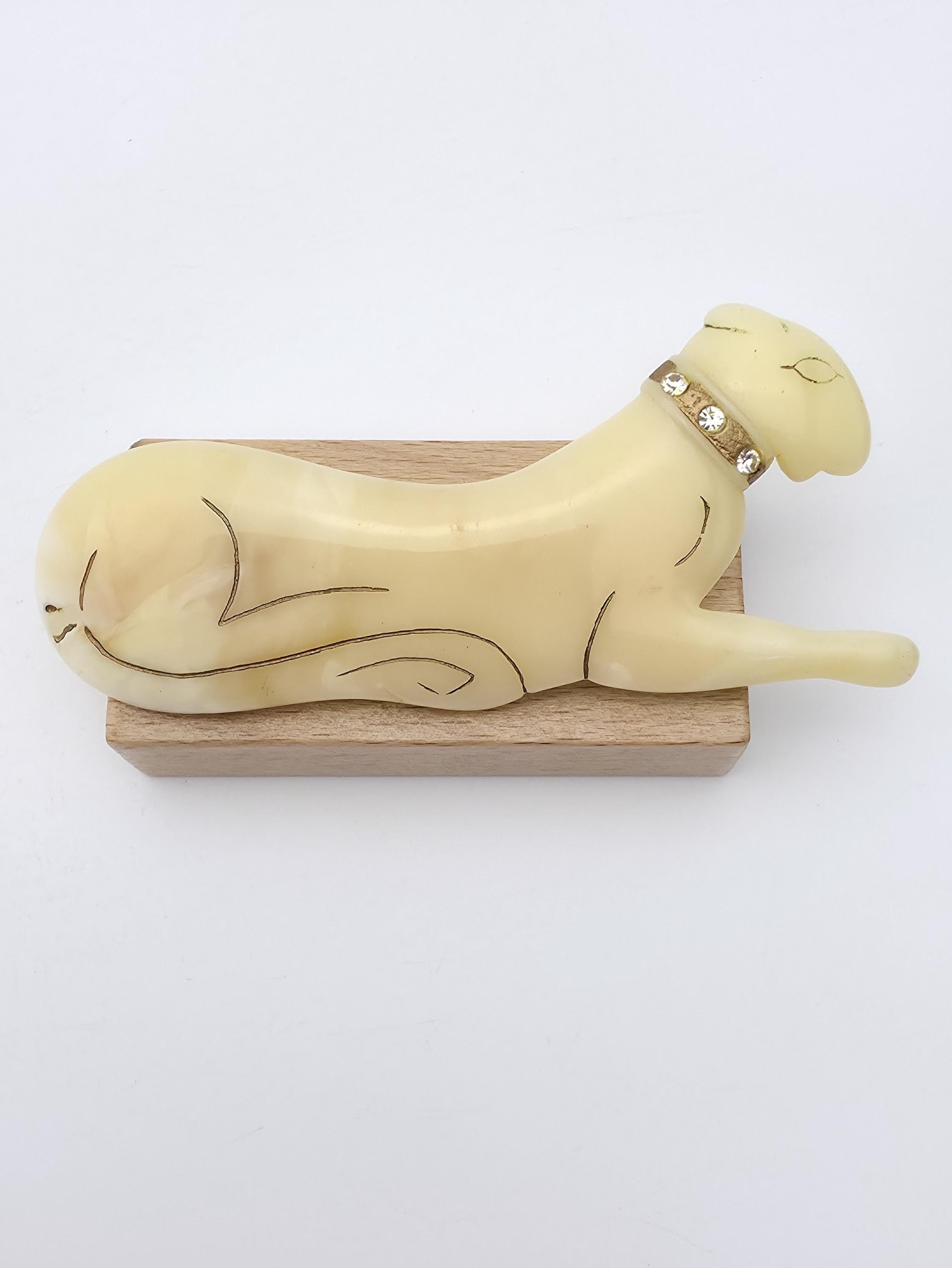 Art Deco Vintage Brooch – Reclining Lion or Tiger Plastic Pin with Rhinestone Collar – Possibly Bakelite (untested), 1940s Retro Jewelry