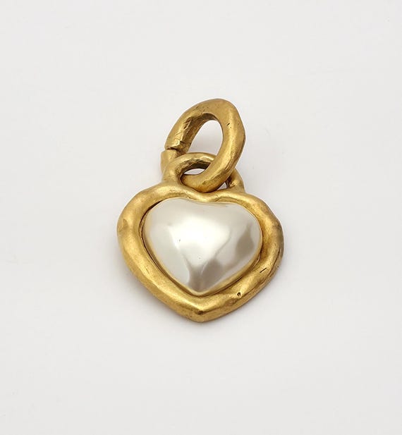 Vintage Agatha Paris Signed Heart Pendant – Gold-Tone Metal with Faux Pearl Accent, Classic Romantic Jewelry Charm