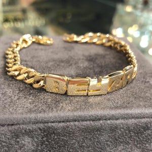 Pulsera de oro personalizada con nombre, pulsera de eslabones cubanos personalizada para ella, regalo de joyería con un solo nombre, brazalete con dije de letra sólida