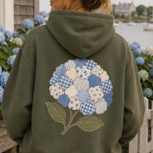 Sudadera con capucha de hortensias de patchwork sintético, sudadera con capucha de abuela costera, sudadera floral azul, sudadera con capucha de jardín cottagecore, sudadera con capucha de flores de patchwork