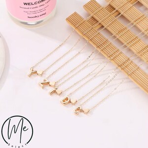 Collar con inicial personalizado bañado en oro o plata de 18 quilates con dije de corazón, joyería con letras personalizadas, collar minimalista personalizado