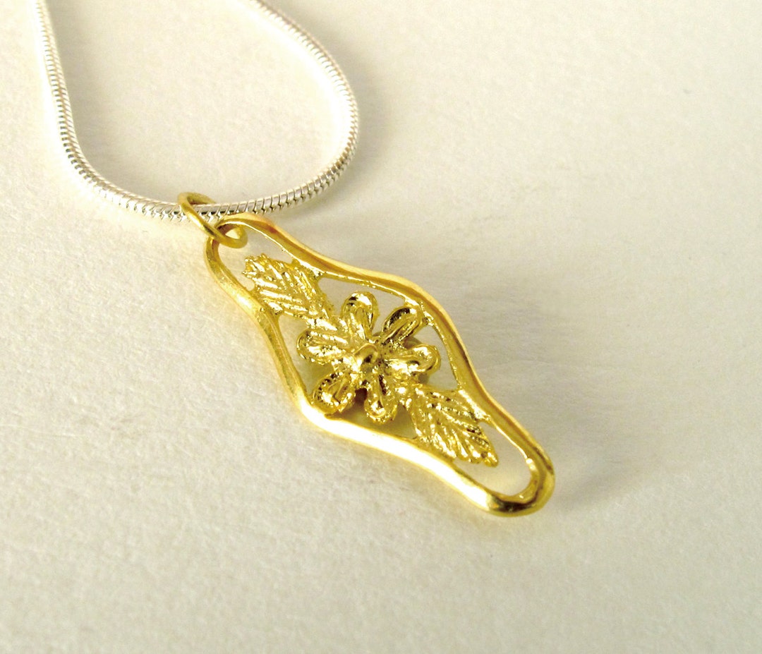 Fancy Gold R Flower Flower Necklace 18KT Gold Flower Pendant Floral Flower Jewelry - Etsy