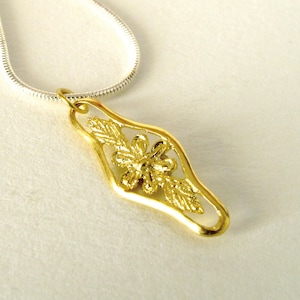 Flower Necklace 18KT Gold Flower Pendant Floral Flower Jewelry