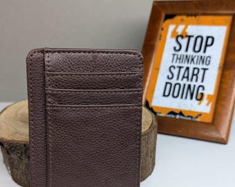 Porte-cartes en cuir fait main : design fin et minimaliste