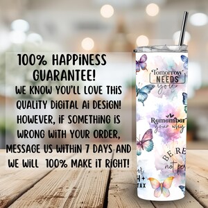 Op de afbeelding: Een witte tumbler met een aquarelontwerp van vlinders en inspirerende citaten. De citaten zijn "Morgen heeft je nodig", "Onthoud je waarom" en "Wees echt, niet perfect".
