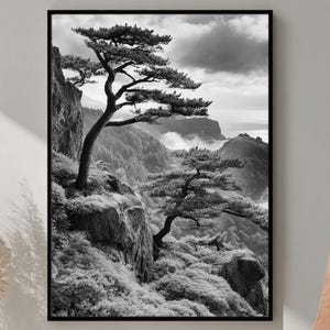 Wald Berge Digitaldruck, neblige Berglandschaft, große druckbare Wandkunst, grüne Waldlandschaft, Naturbild