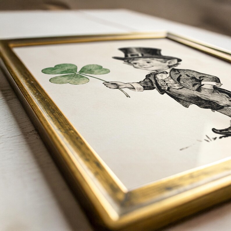 Vintage väggkonst för St Patrick's Day, irländsk sagobokillustration, klövershamrockdekor, utskrivbar Cottagecore, digital nedladdning av pyssling bild 3