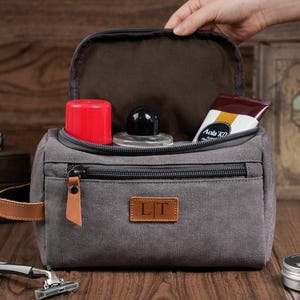 Personalisiertes Canvas Dopp Kit: Leder Reisetasche mit Gravur, Groomsmen Geschenk