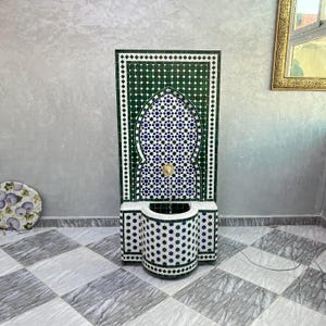 Nach Maß Mosaik-Brunnen für Innen - Außenwasser-Brunnen - Handgemachter marokkanischer Fliesenbrunnen - Mid Century Mosaik-Wasserfall für Garten