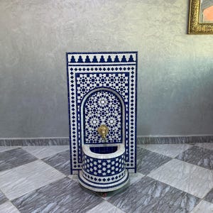 Großer Mosaik Brunnen für draußen - Handgemachter Marokkanischer Brunnen - Moderner Mid Century Wasserbrunnen - Zimmerbrunnen - Gartenbrunnen