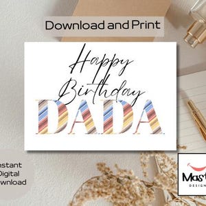 Op de afbeelding: Afdrukbare digitale downloadkaart met de tekst "Happy Birthday DADA" in kleurrijke gestreepte letters. De tekst "Download and Print" staat bovenaan de kaart.