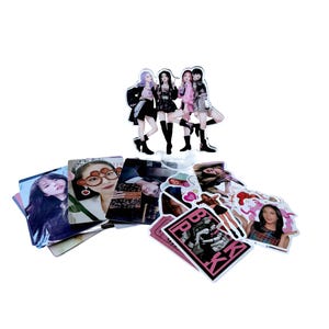 Set K-POP BLACKPINK – Figurine acrylique, cartes photo et autocollants Kpop | Décoration et Accessoires Tendance pour Fans Kpop