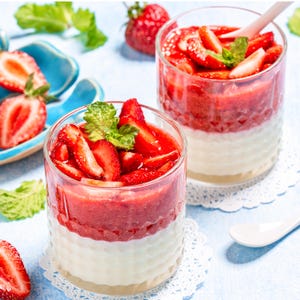 BEST RECIPE for Strawberry Rose Panna Cotta, Download PDF, Geburtstage, Jahrestage, spezielle Desserts, Valentinstag, Ostern, Muttertag