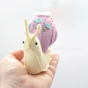 DIY Snail Plush Sewing Pattern & SVG Cut Files, Hand Stitching and Embroidery Project zdjęcie 7