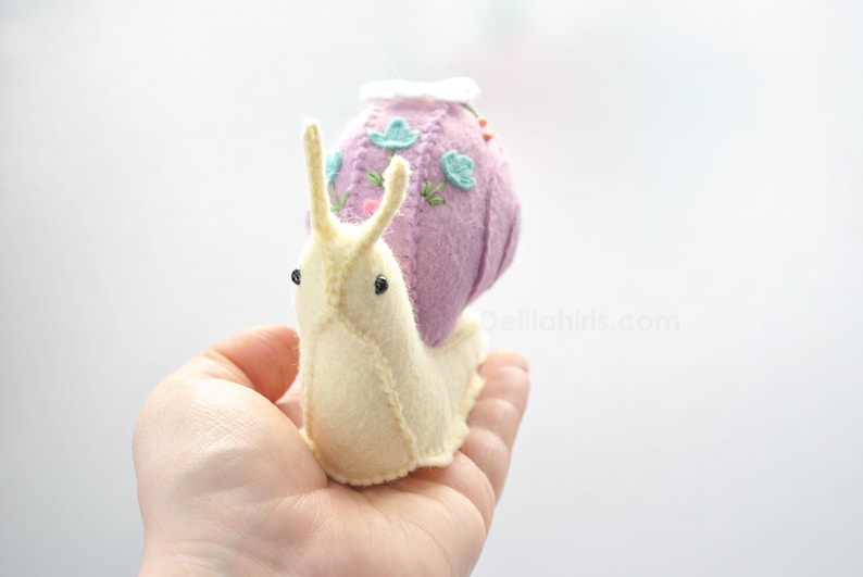 DIY Snail Plush Sewing Pattern & SVG Cut Files, Hand Stitching and Embroidery Project zdjęcie 7