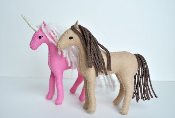 Pégase le cheval en peluche à logoter - Peluche Création