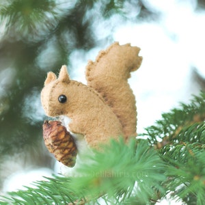 Kleines Filz-Eichhörnchen-Schnittmuster Filztier-Muster Machen Sie Ihr eigenes Kuscheltier 3 Zoll gefülltes Eichhörnchen Bild 4