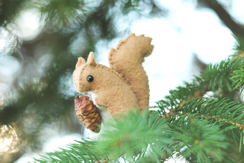 Kleines Filz-Eichhörnchen-Schnittmuster Filztier-Muster Machen Sie Ihr eigenes Kuscheltier 3 Zoll gefülltes Eichhörnchen Bild 4